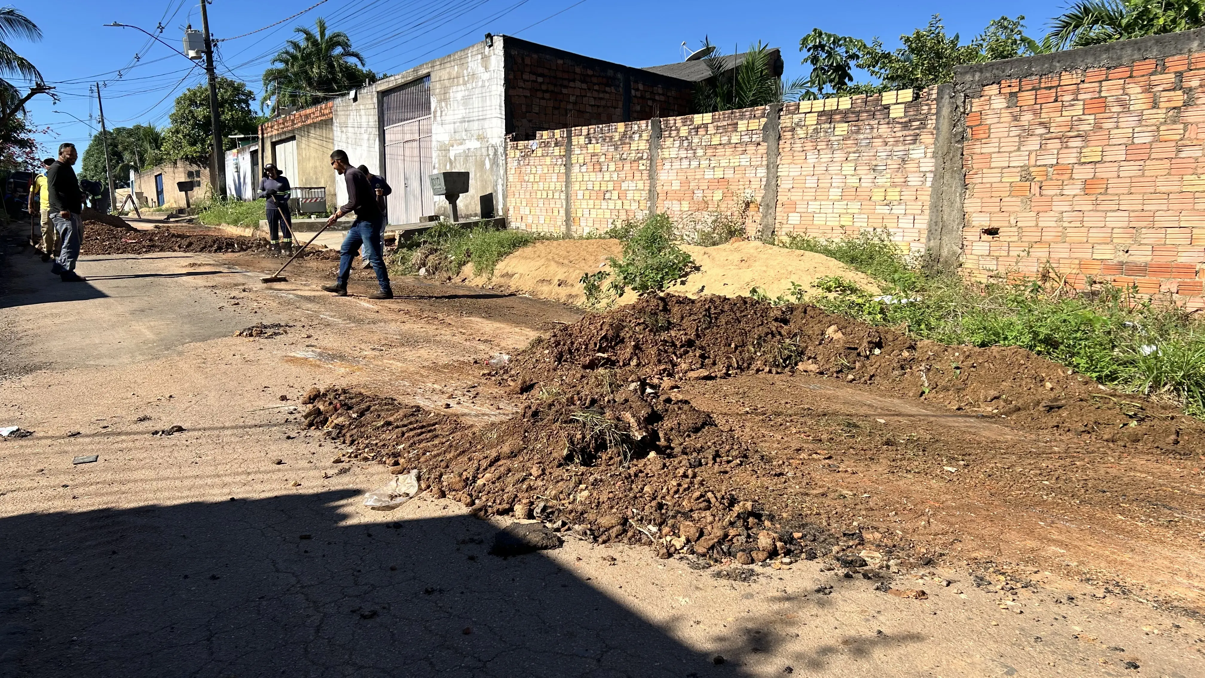 Tapa-buraco leva mais segurança e mobilidade ao bairro Nova Esperança 