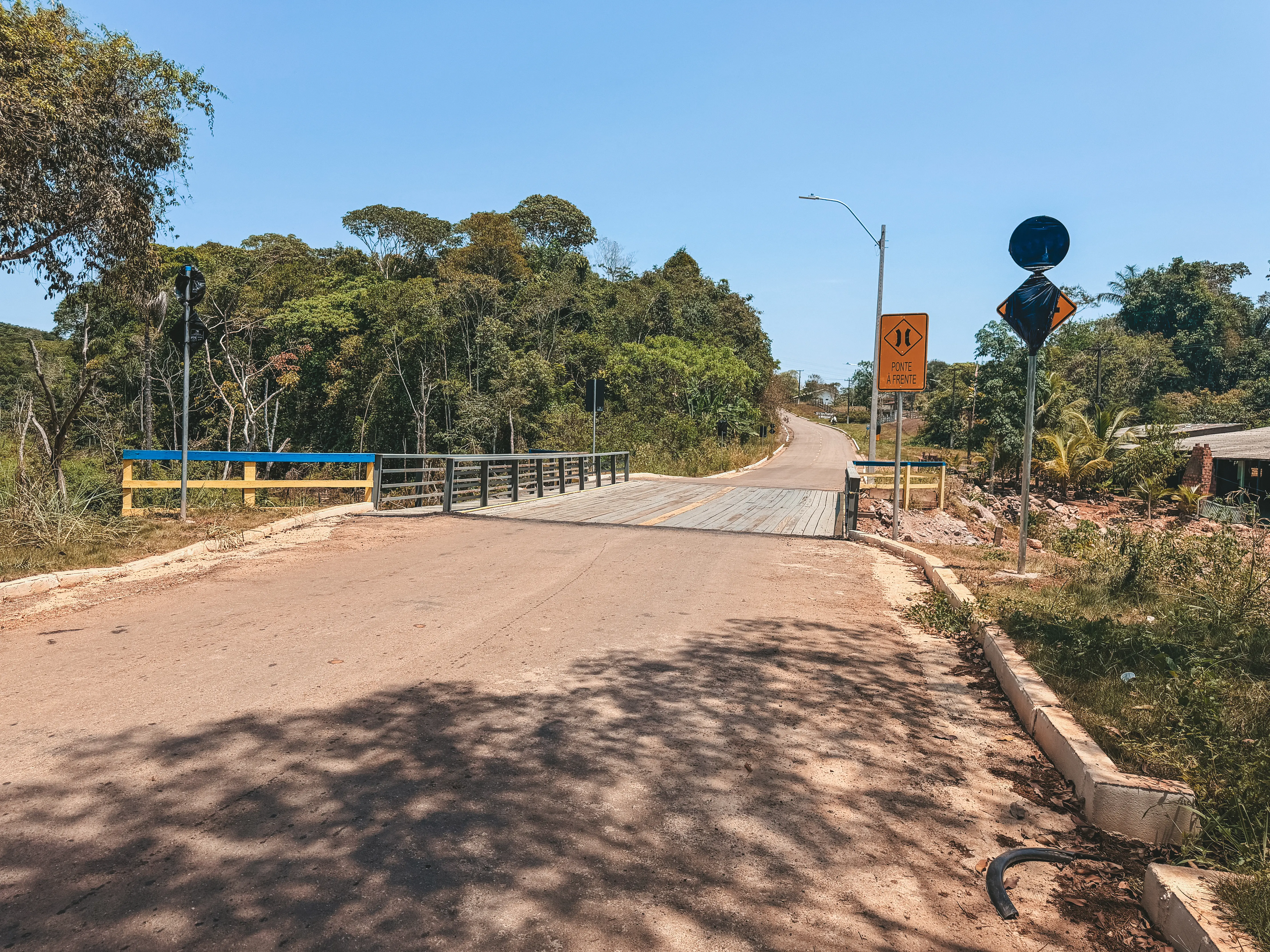 Lombadas serão instaladas nas duas extremidades de ponte na Estrada de Santo Antônio