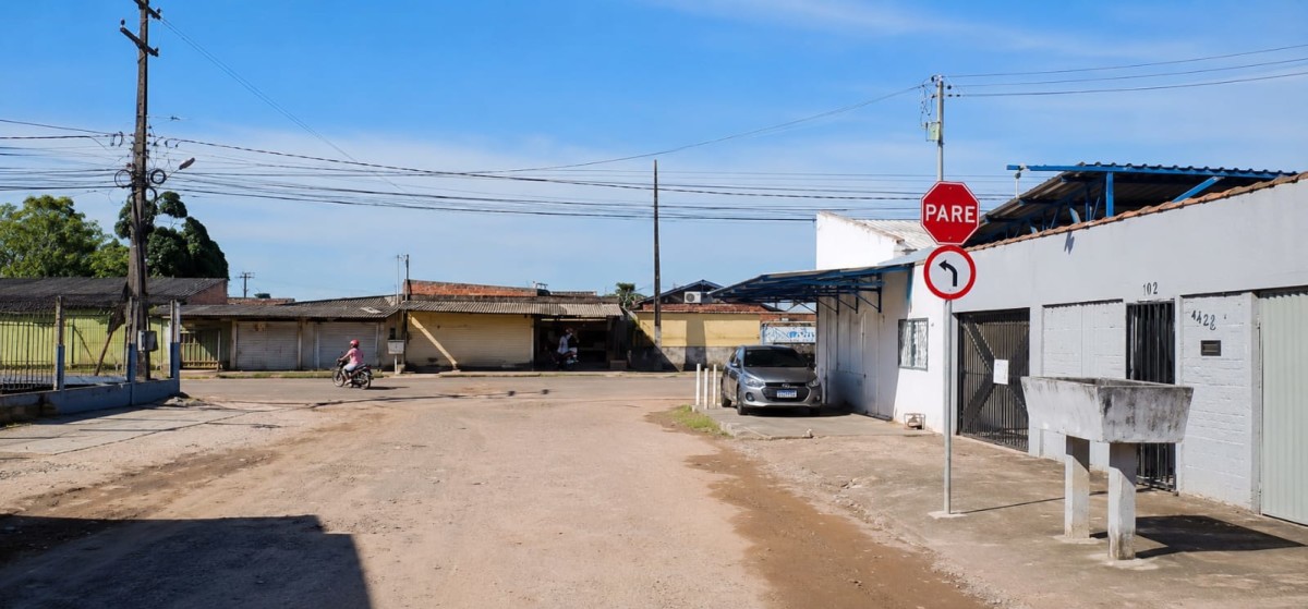 Sinalização divergente é identificada e corrigida na avenida Amazonas