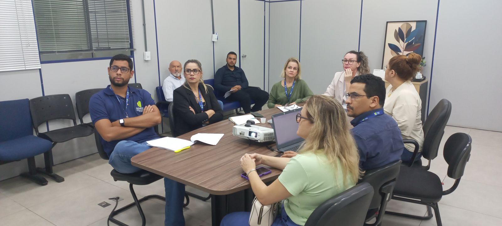 Sessão ocorreu na sede da secretaria e reuniu representantes da comissão responsável pelo processo