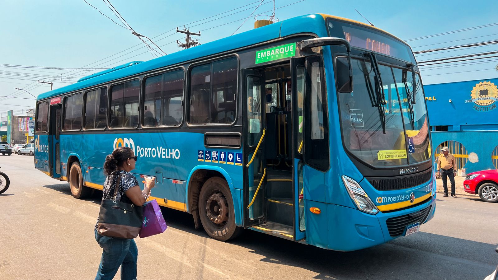 Serão quatro ônibus para atendimento das linhas especiais