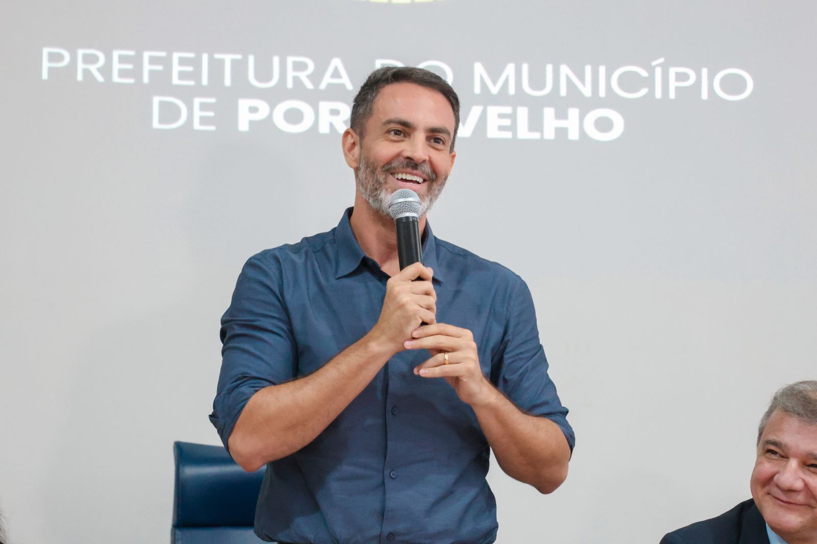 Segundo Léo Moraes, investir na qualificação dos servidores é essencial para fortalecer os serviços públicos