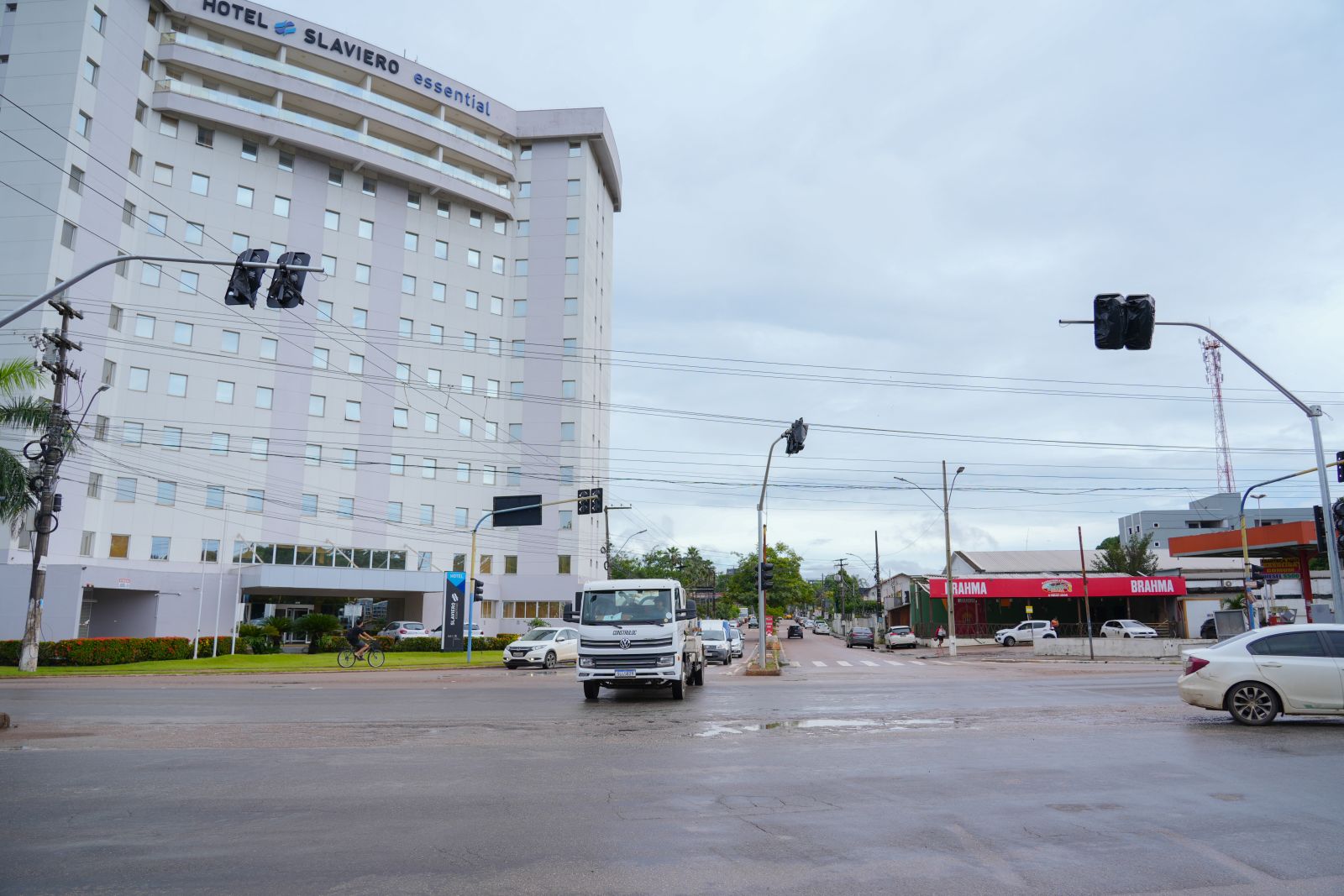 Implantação da rotatória se deve à alta demanda de trânsito na região