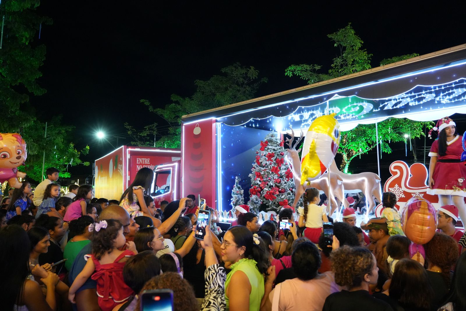 Entre luzes e encanto, crianças vivem uma noite que ficará na memória