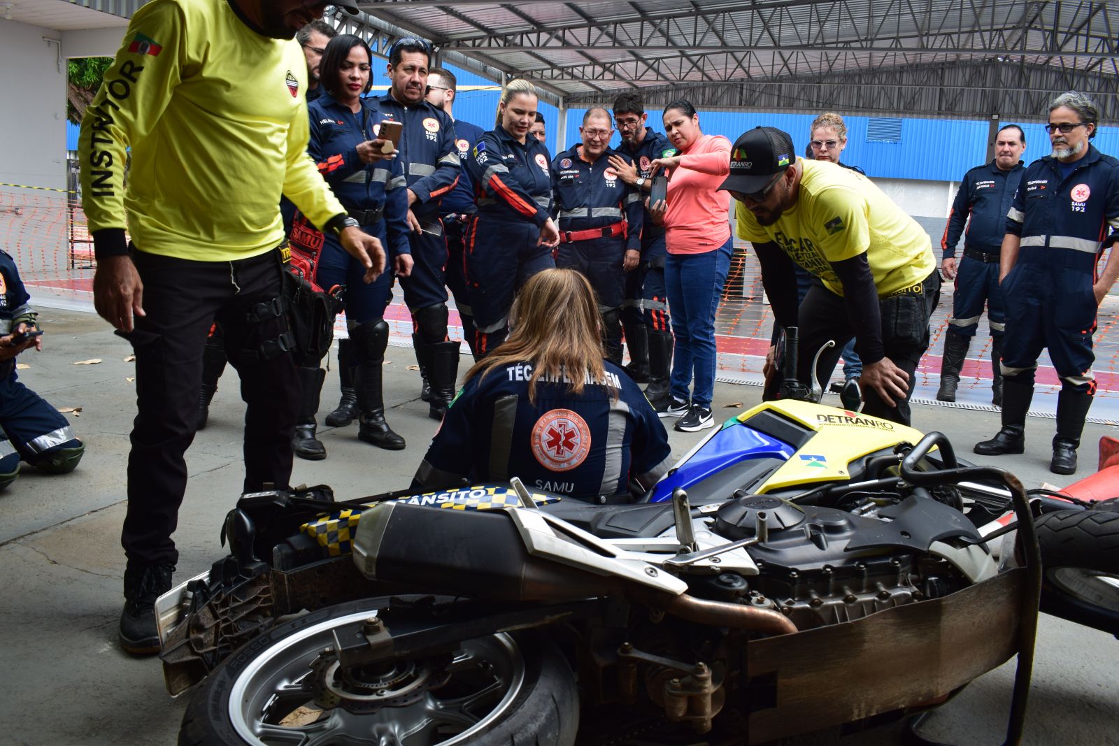 Capacitação reúne aulas teóricas e práticas voltadas à condução segura das motocicletas