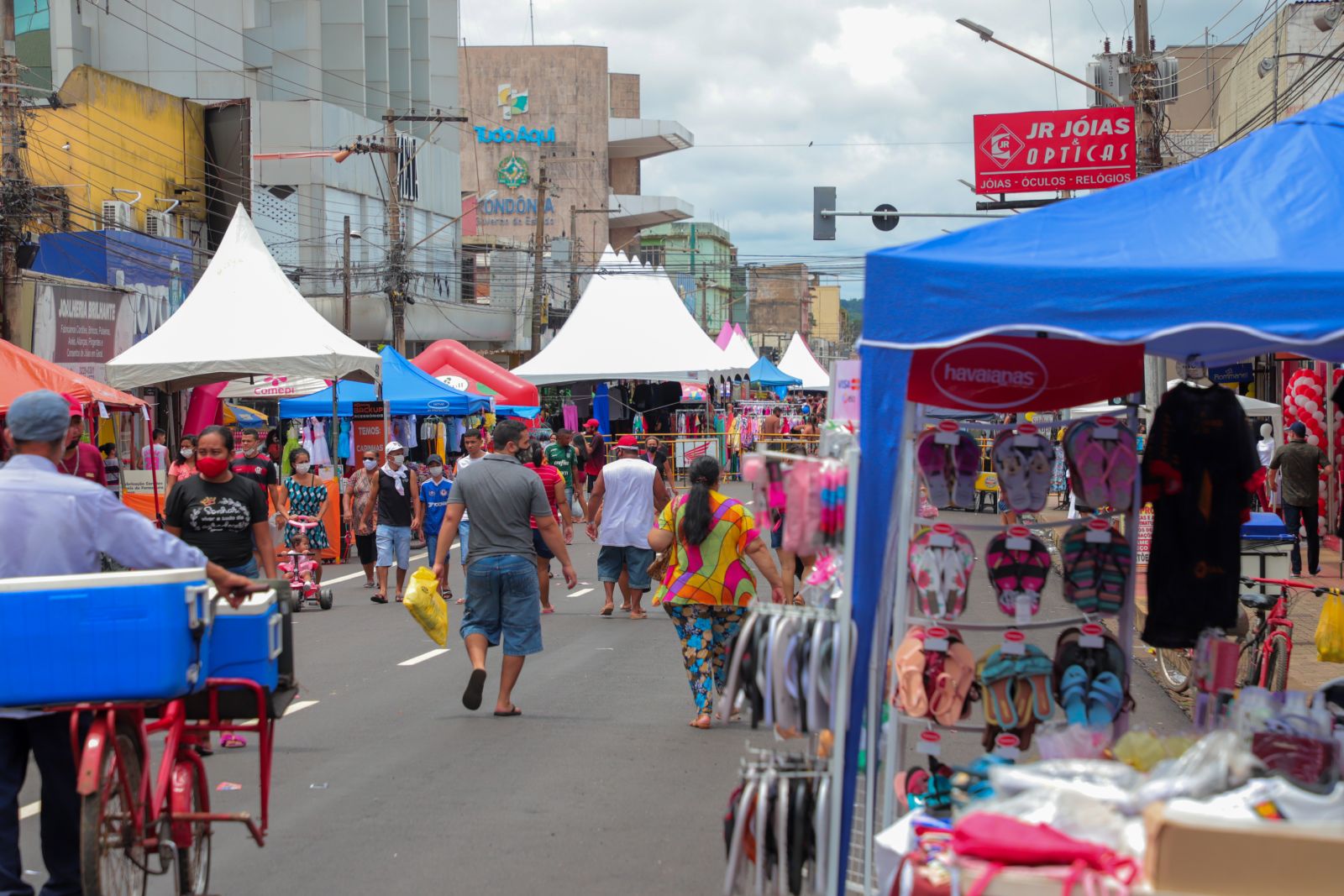 Evento acontece há 23 anos na cidade e tem como propósito aquecer as vendas de final de ano