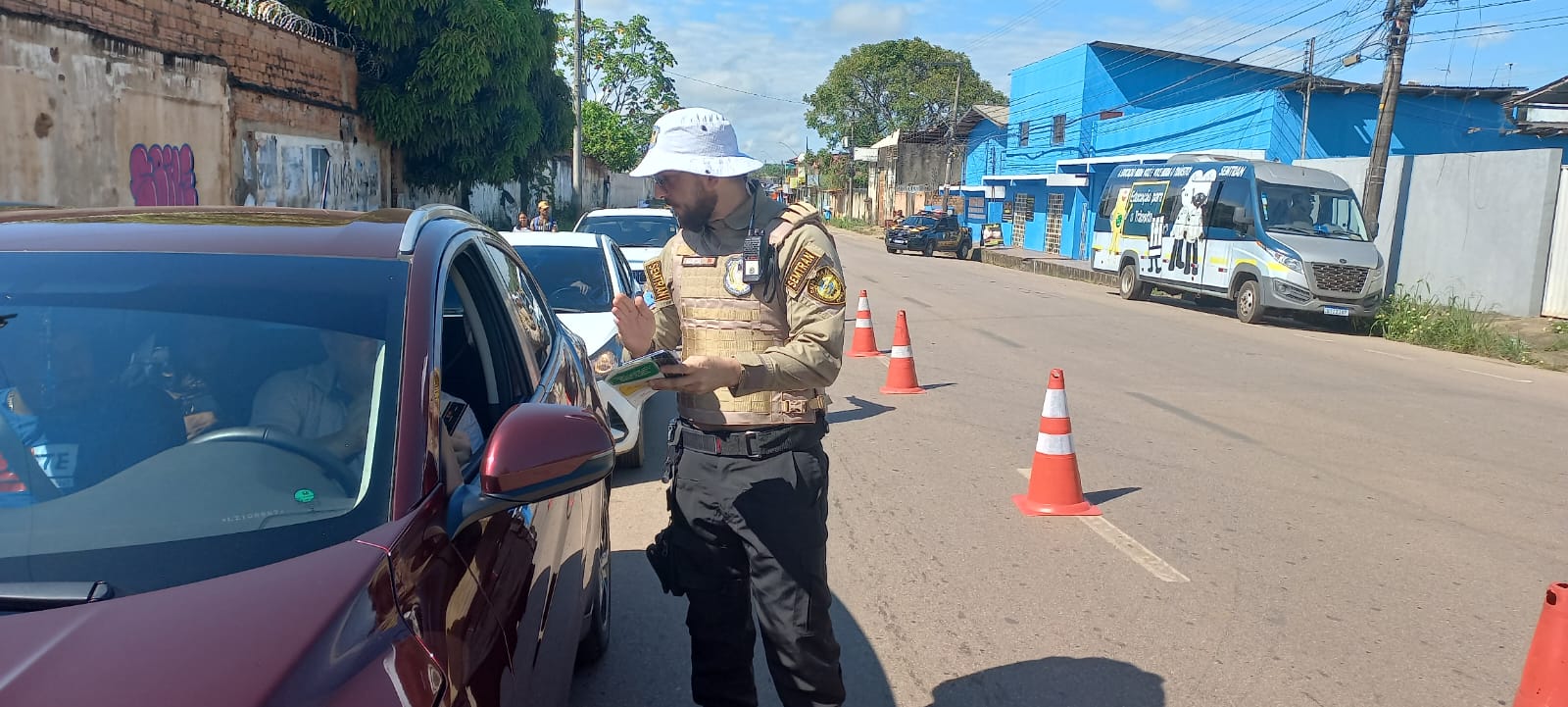 Além de informar sobre as mudanças no trânsito, a ação também integra a campanha Maio Amarelo