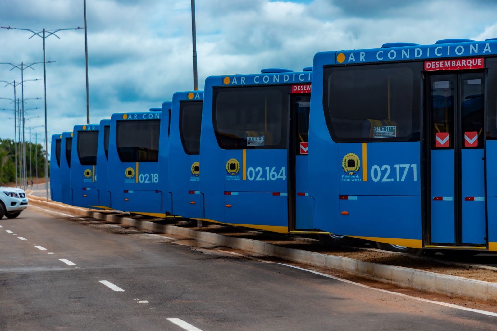 A entrega dos novos ônibus será na avenida Santos Dumont