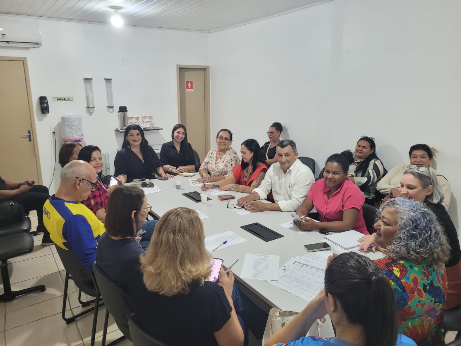 Reuniões ordinárias acontecem quinzenalmente, totalizando dois encontros mensais