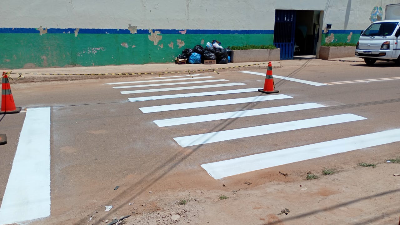 Faixas de pedestres garantem visibilidade e oferecem pontos de travessia seguros