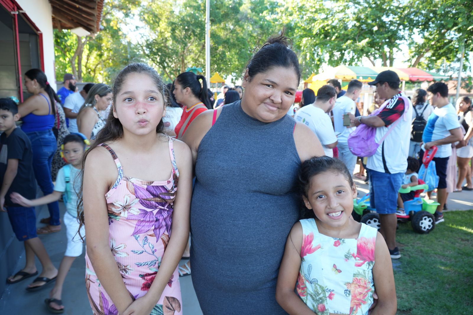  Karen Almeida acompanhava tudo de perto, dividindo a experiência com amigos e os pequenos