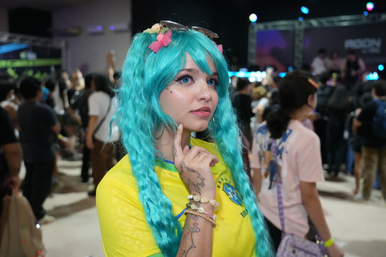 Milena Vila Nova, chamou atenção ao comparecer caracterizada como a personagem Hatsune Miku em versão brasileira