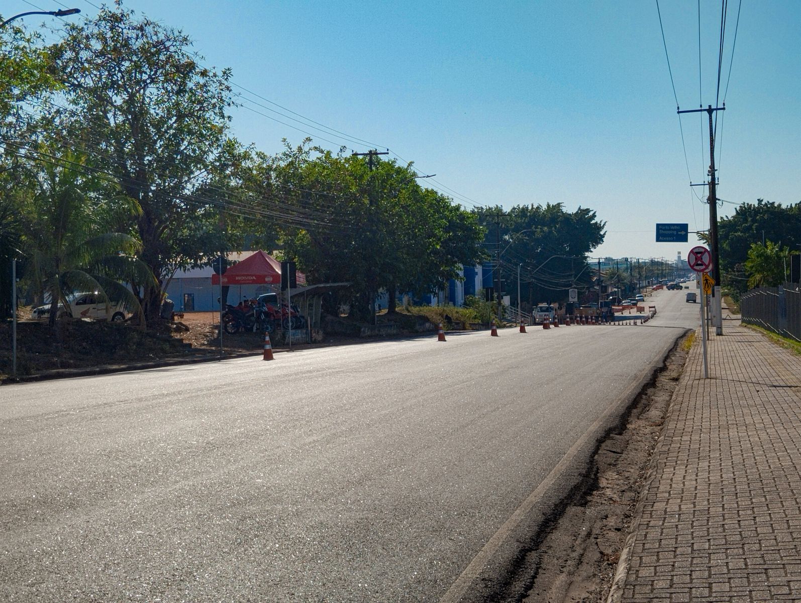 No sentido bairro, o trânsito é apenas em meia pista 