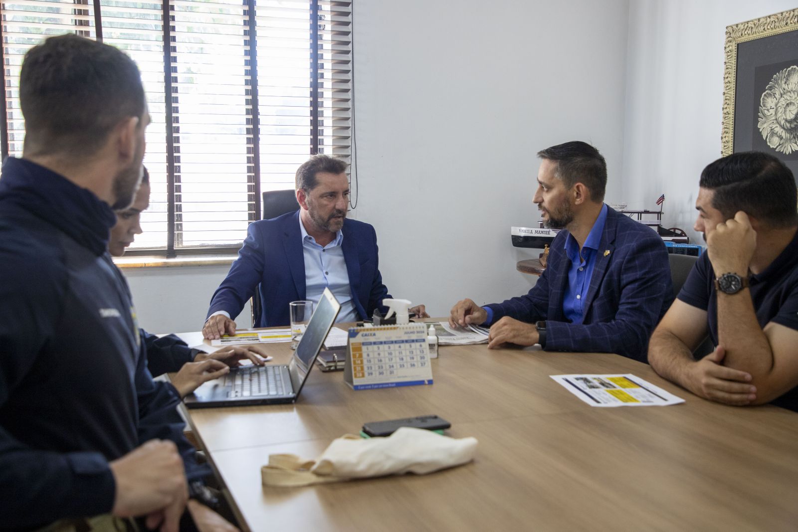 Reunião ocorreu na manhã desta terça-feira (18), no gabinete do prefeito