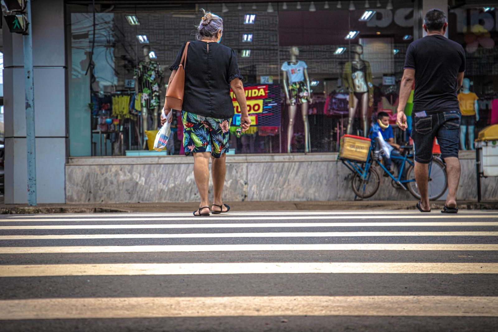 Pedestres têm prioridade em travessias de vias