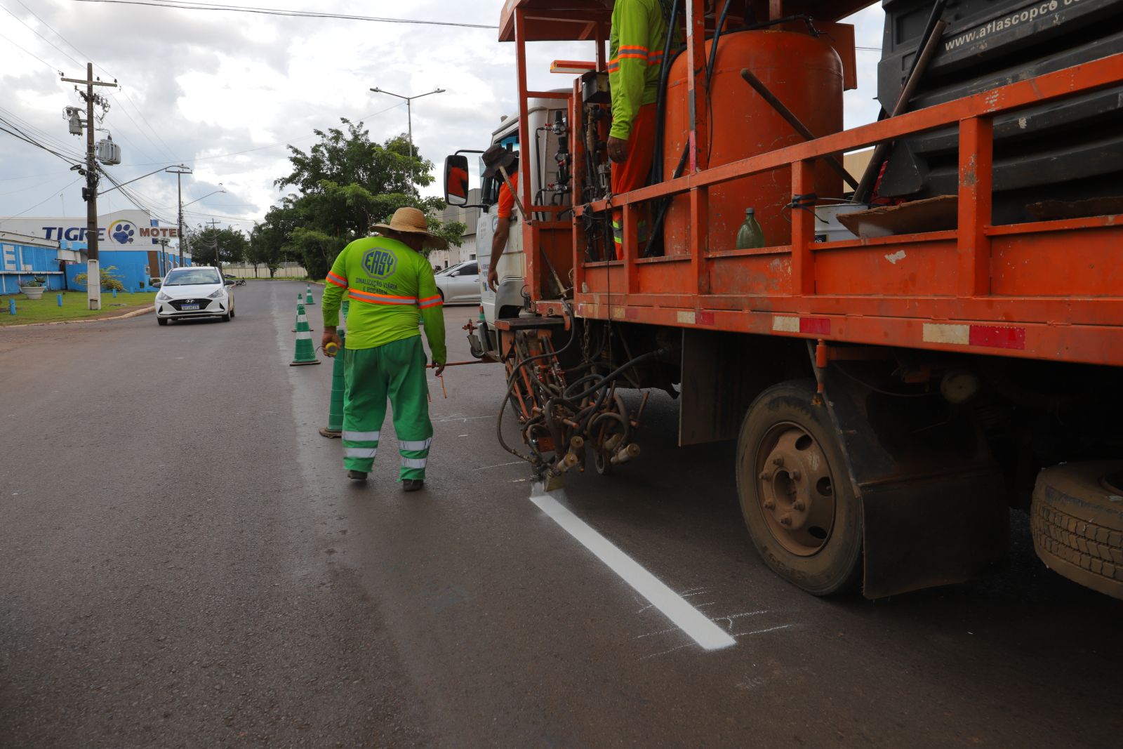 Sinalização chega após recapeamento da via