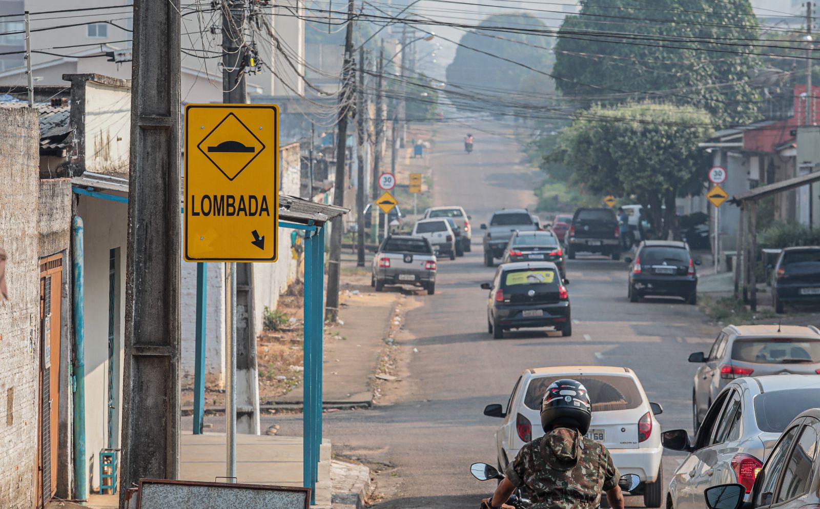 Placas de sinalização são os novos alvos de vandalismo na capital