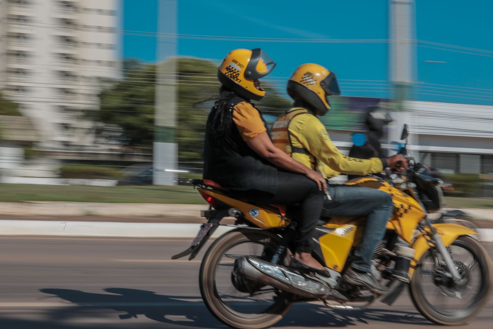 O uso do capacete como dispositivo de segurança é das mais importantes orientações aos motociclistas