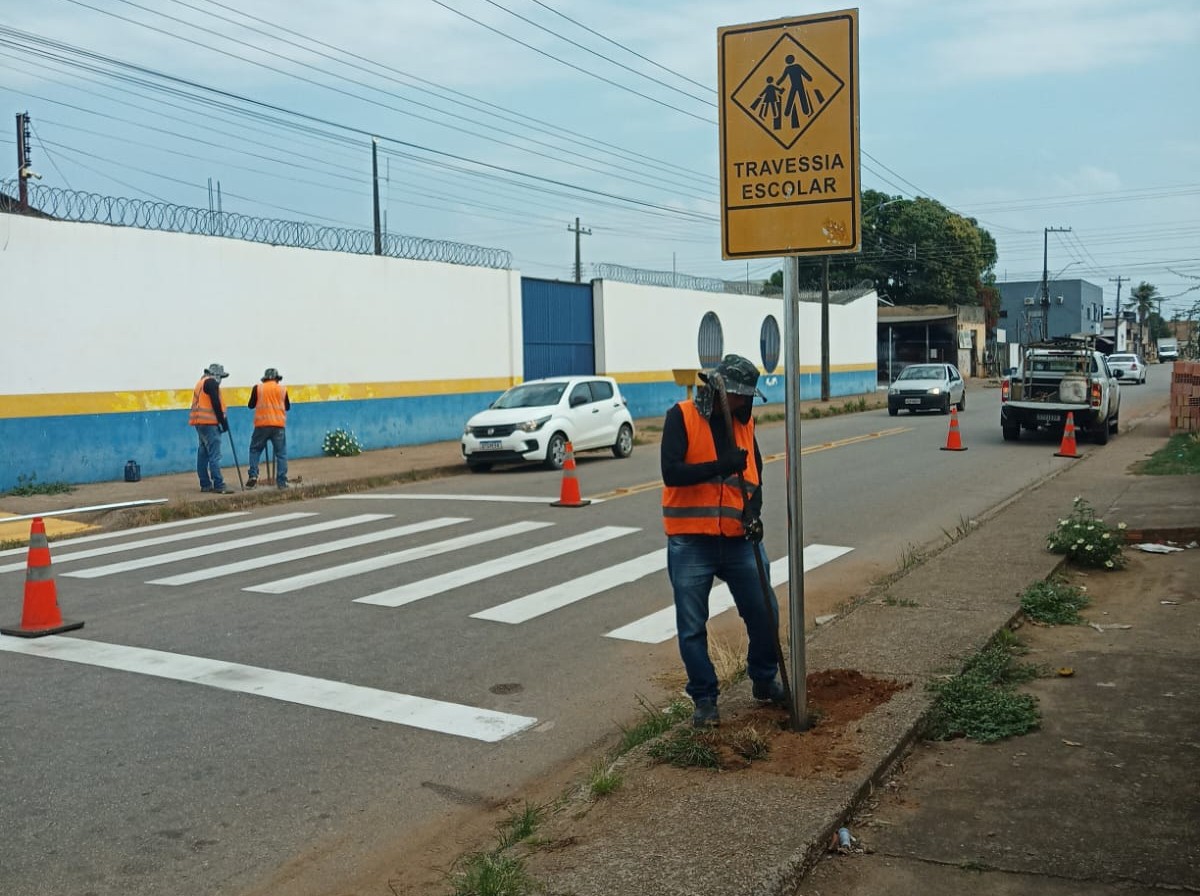 Cada nova placa instalada, retirada ou reposicionada é definida a partir de estudos técnicos que avaliam o volume de tráfego