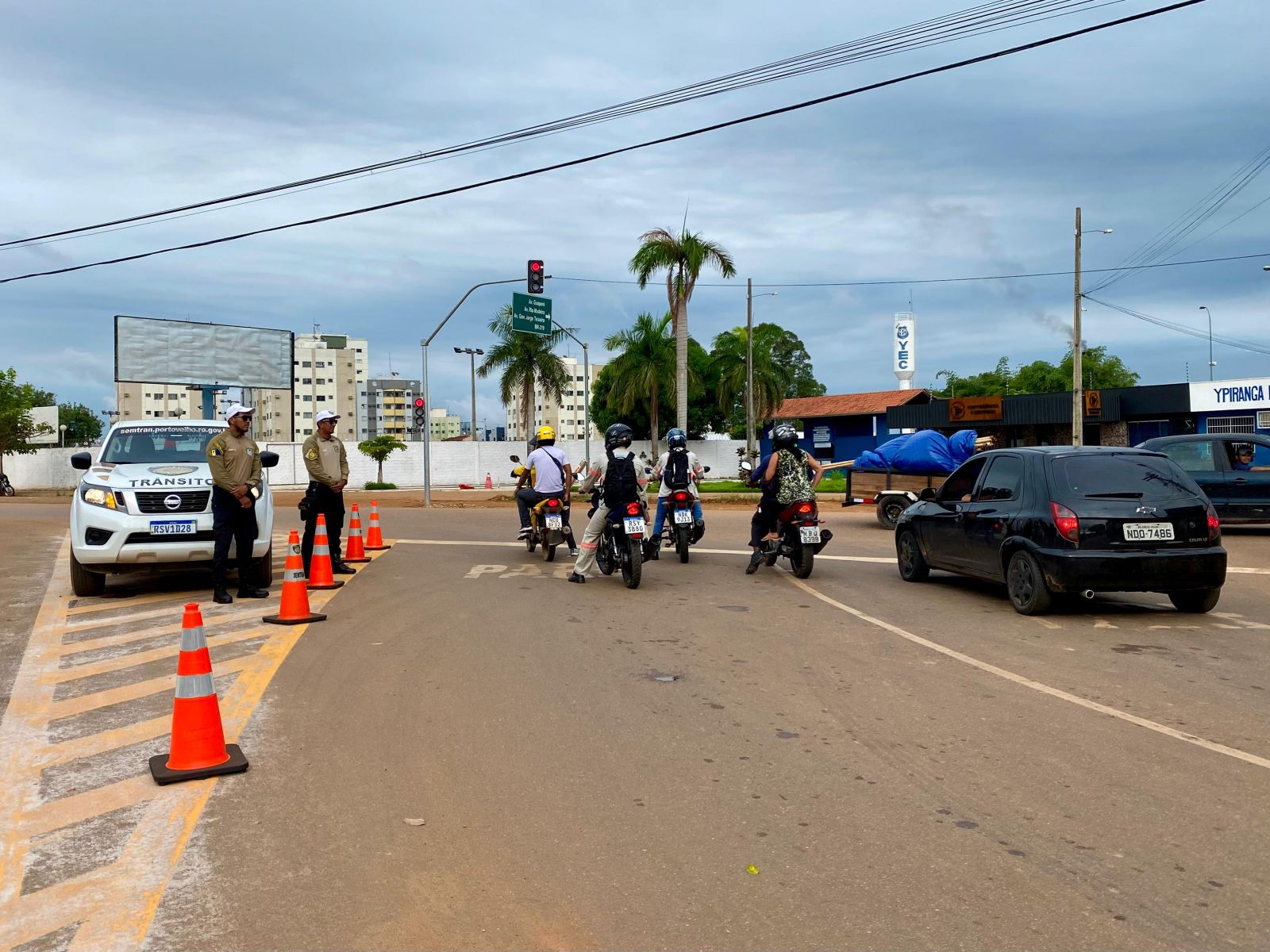 Equipes de educação de trânsito estarão orientando os condutores em um período de adaptação