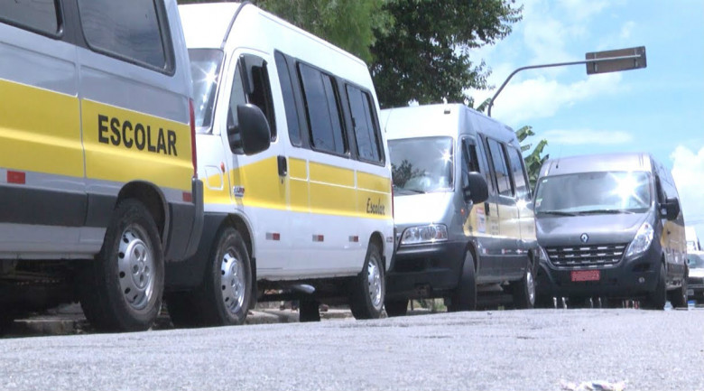 O veículo deve ser adaptado para transportar os alunos com conforto e segurança